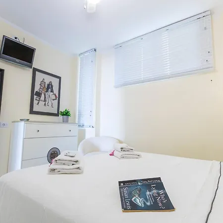In Beachfront Complex In El Duque Area, Appartamento *
